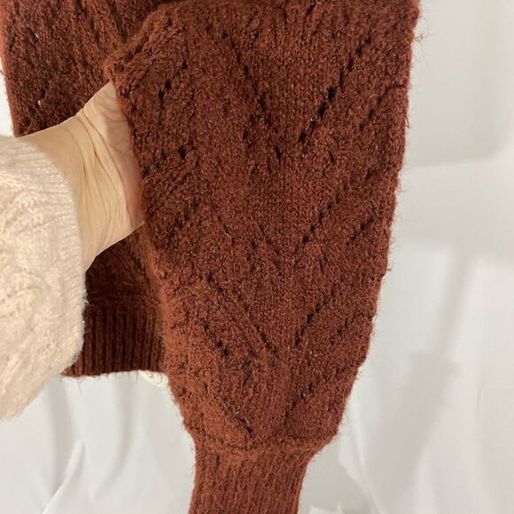 Old Navy Chunky Knit Crewneck Sweater - Picture 4 of 6